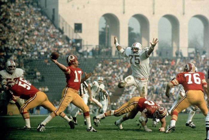 1973-Super-Bowl-VII-Manny-Fernandez-Billy-Kilmer-001044816_1.jpg